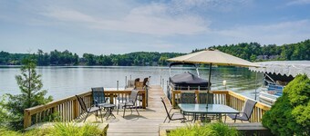 ชานบ้าน & วิว: 'ทรีแฟมิลี่เลคเฮาส์' ในควีนส์เบอรี