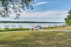 Apartment (1 Bedroom) | Interior - Elegant 4-season Lake Geneva Condo w/ Fireplace! (Lake Geneva)