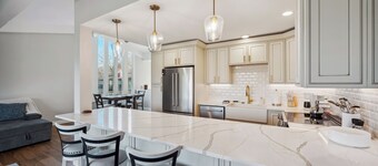 Elegant 4-season Lake Geneva Condo w/ Fireplace!