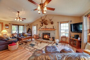 House (3 Bedrooms) | Interior