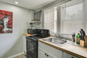 Apartment (0 Bedroom) | Interior - Pet-friendly Long Island Guest House: Walk to Bay! (Mastic Beach)