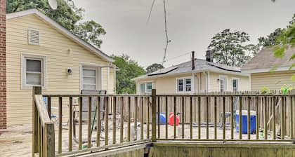 Pet-friendly Long Island Guest House: Walk to Bay!