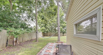 Pet-friendly Long Island Guest House: Walk to Bay!