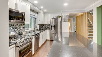 Ketuhar gelombang mikro, ketuhar, dapur, mesin basuh pinggan mangkuk