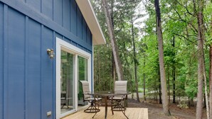 Outdoor dining - Sheboygan Vacation Home: Walk to Lake Michigan! (Sheboygan)