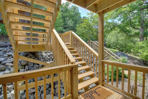 Lake Ouachita Vacation Rental w/ Community Pool