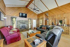 House (2 Bedrooms) | Interior