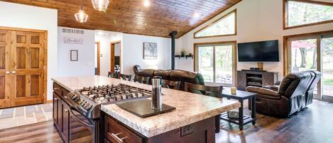 House (2 Bedrooms) | Interior