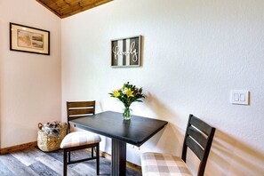 House (2 Bedrooms) | Interior