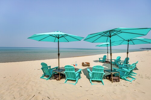 Private Beachfront Lake Michigan Rental w/ Kayaks