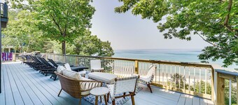 Private Beachfront Lake Michigan Rental w/ Kayaks