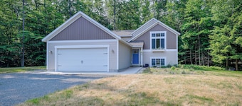 Serene Pentwater Getaway w/ Yard Near Lakes