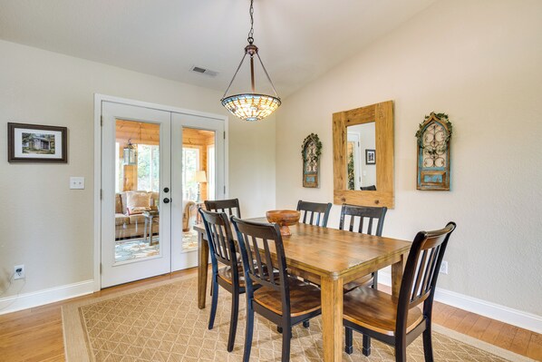 House (3 Bedrooms) | Interior