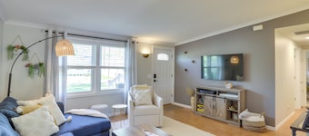 Three Oaks Home w/ Guest House - 8 Mi to Beach!