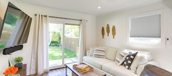 Three Oaks Home w/ Guest House - 8 Mi to Beach!