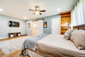 3 bedrooms, laptop workspace, iron/ironing board, bed sheets - Pet-friendly Shell Knob Retreat w/ Deck & Grill! (Shell Knob)