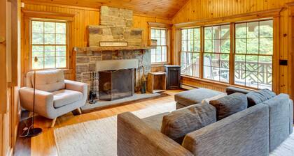 Secluded Elka Park Cabin: Hot Tub & Fire Pit!