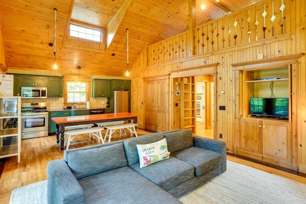 House (2 Bedrooms) | Interior