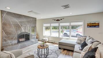 House (5 Bedrooms) | Interior