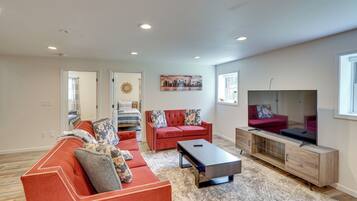 House (5 Bedrooms) | Interior