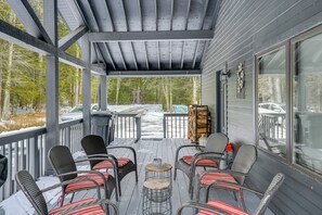 Interior - 6 Mi to Hunter Mtn: Winter Retreat w/ Hot Tub! (Tannersville)