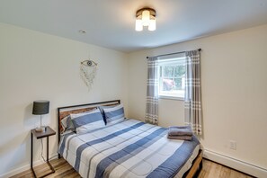 Interior - 6 Mi to Hunter Mtn: Winter Retreat w/ Hot Tub! (Tannersville)