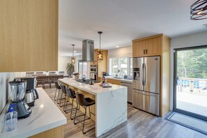 House (5 Bedrooms) | Interior