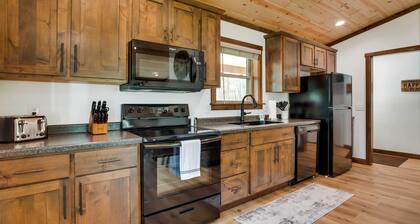 Hatfield Vacation Rental w/ Private Hot Tub!