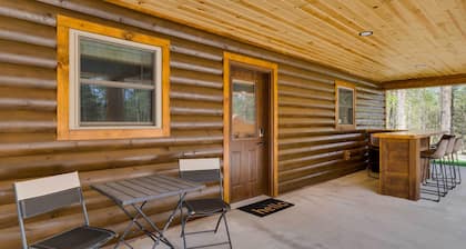 Hatfield Vacation Rental w/ Private Hot Tub!