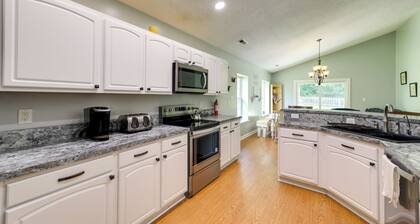 Swansboro Vacation Rental, 4 Mi to Hammocks Beach!
