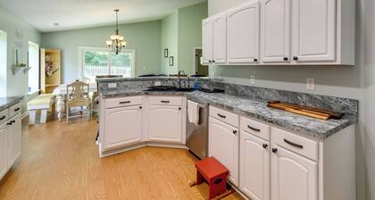 Swansboro Vacation Rental, 4 Mi to Hammocks Beach!