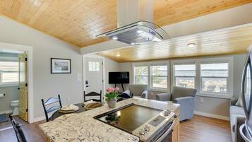 Cottage (2 Bedrooms) | Interior