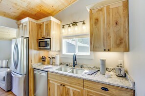 Cottage (2 Bedrooms) | Interior - Baileys Harbor Waterfront Vacation Rental w/ Grill (Baileys Harbor)