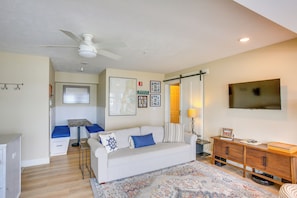 Apartment (2 Bedrooms) | Interior - Gorgeous Onekama Condo w/ Pool & Lake Access! (Onekama)