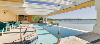 Gorgeous Onekama Condo w/ Pool & Lake Access!