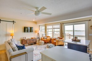 Apartment (2 Bedrooms) | Interior - Gorgeous Onekama Condo w/ Pool & Lake Access! (Onekama)