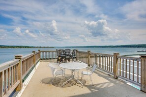 Apartment (2 Bedrooms) | Interior - Gorgeous Onekama Condo w/ Pool & Lake Access! (Onekama)