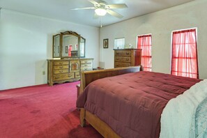 House (3 Bedrooms) | Interior - Screened Porch: Remote Harlingen House! (Harlingen)