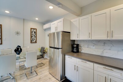 Stylish Harveys Lake Apt - Steps to the Water!