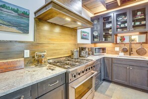 Cottage (2 Bedrooms) | Interior