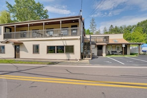 Interior - Second-floor Harveys Lake Apartment With Deck! (Harveys Lake)