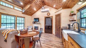 House (1 Bedroom) | Interior