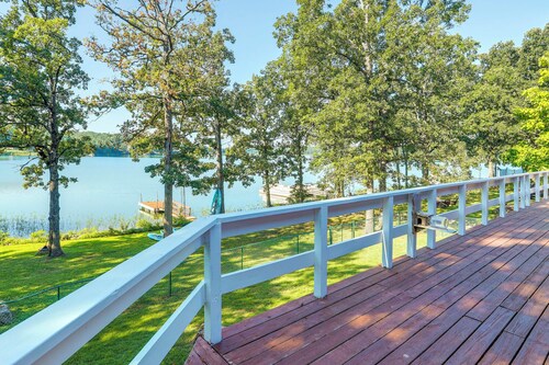 Lakefront Arkansas Escape w/ Grill, Dock & Kayaks!
