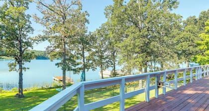 Lakefront Arkansas Escape w/ Grill, Dock & Kayaks!