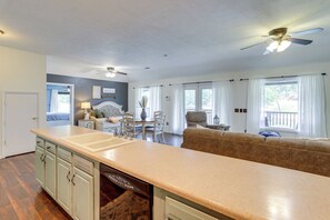 House (2 Bedrooms) | Interior