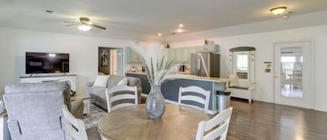 House (2 Bedrooms) | Interior