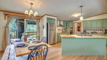 House (3 Bedrooms) | Interior