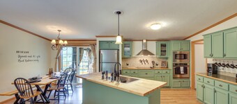 Modern Keystone Home: 4 Mi to Mount Rushmore!