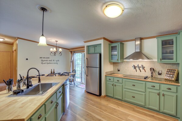 House (3 Bedrooms) | Interior