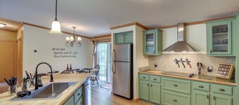 บ้าน Modern Keystone: 4 ไมล์ถึง Mount Rushmore!